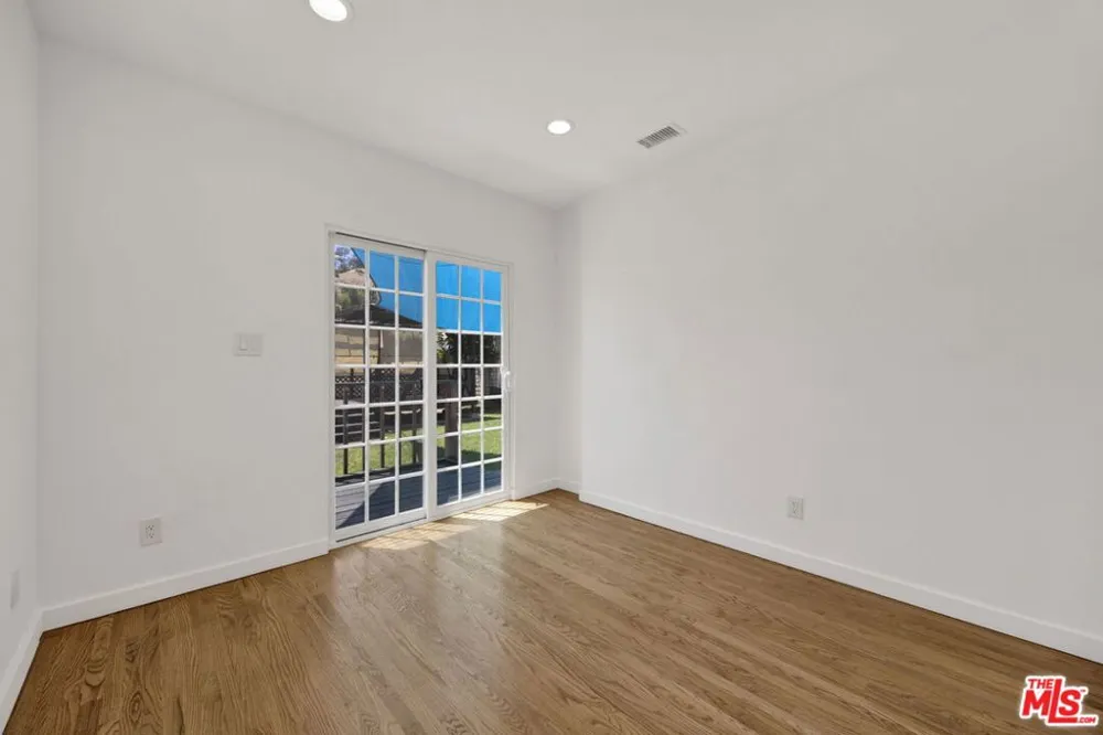 4157 W Avenue 40 Los Angeles, CA 90065
