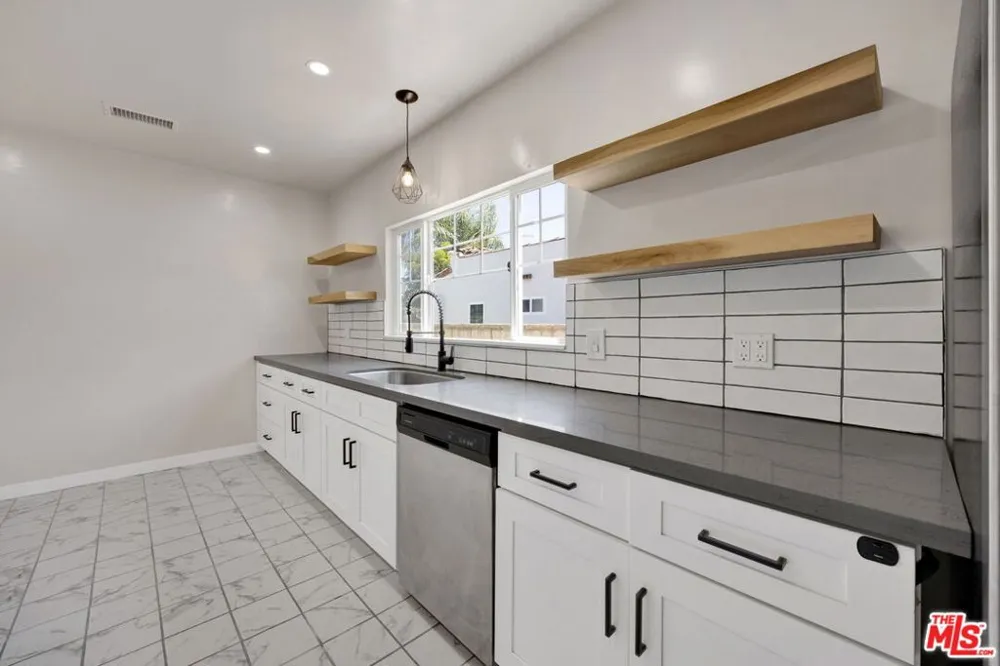 4157 W Avenue 40 Los Angeles, CA 90065