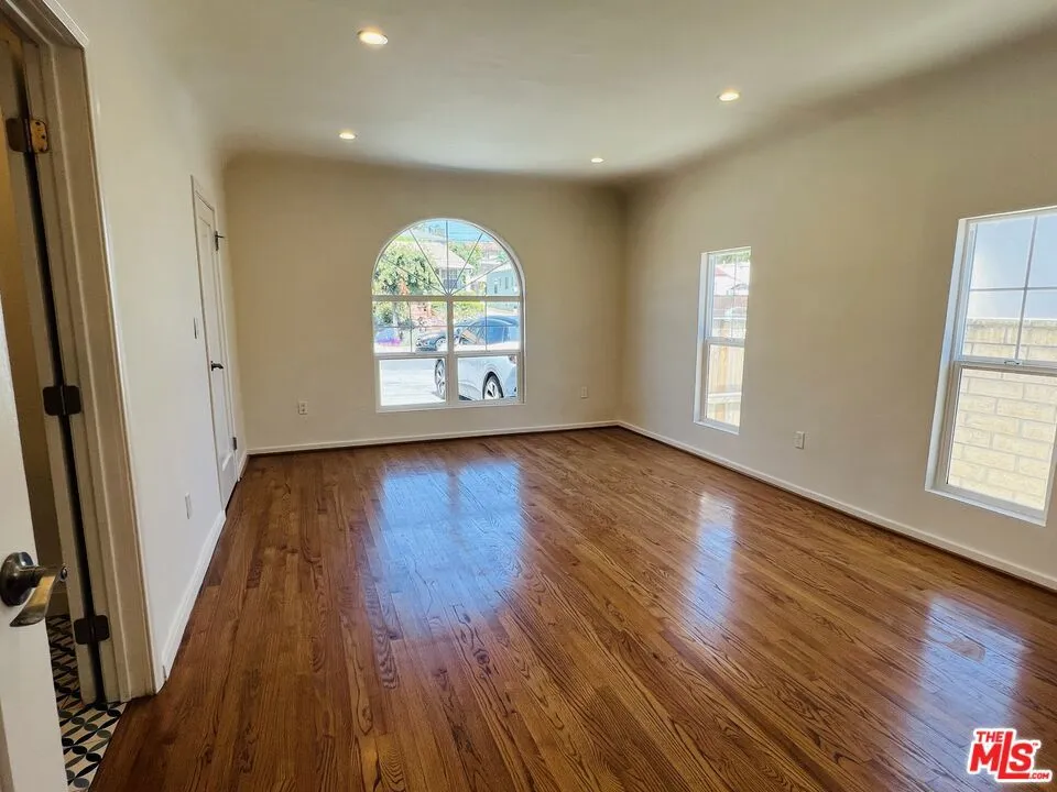 4157 W Avenue 40 Los Angeles, CA 90065