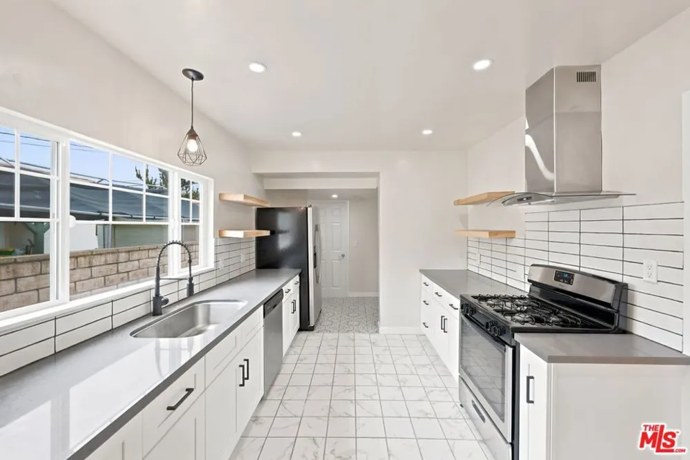 4157 W Avenue 40 Los Angeles, CA 90065