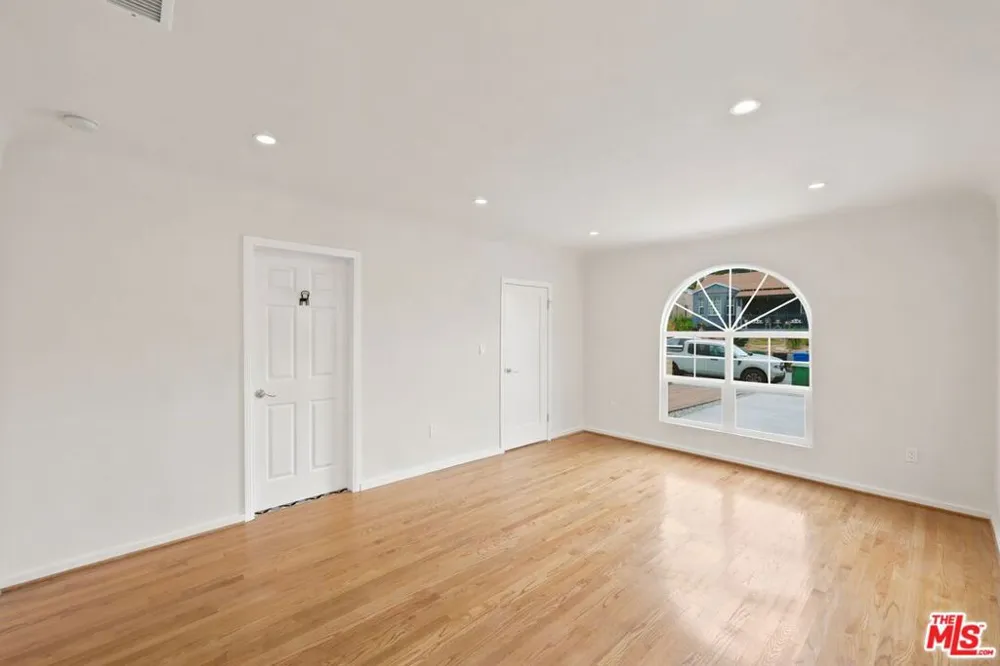 4157 W Avenue 40 Los Angeles, CA 90065