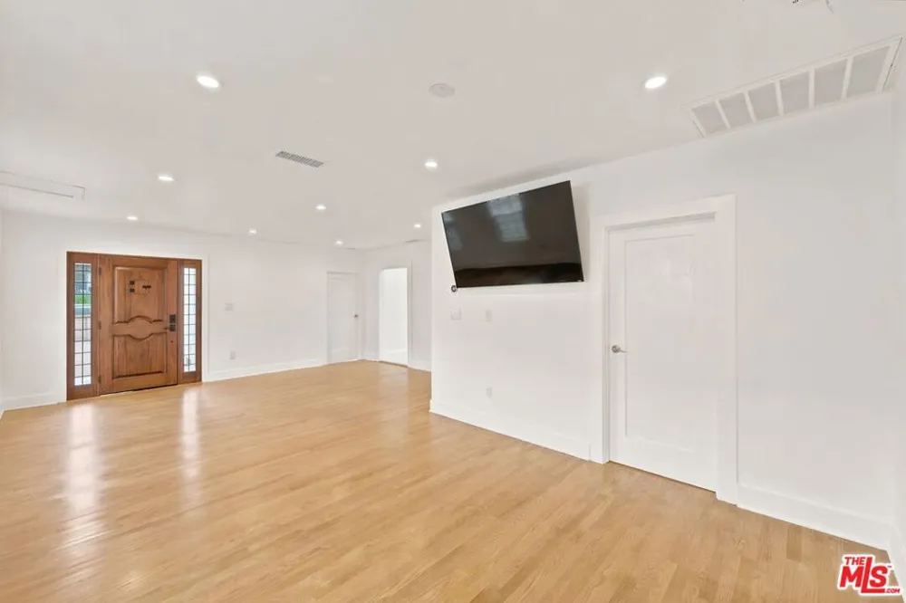 4157 W Avenue 40 Los Angeles, CA 90065