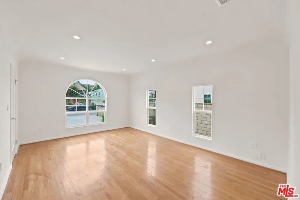 4157 W Avenue 40 Los Angeles, CA 90065