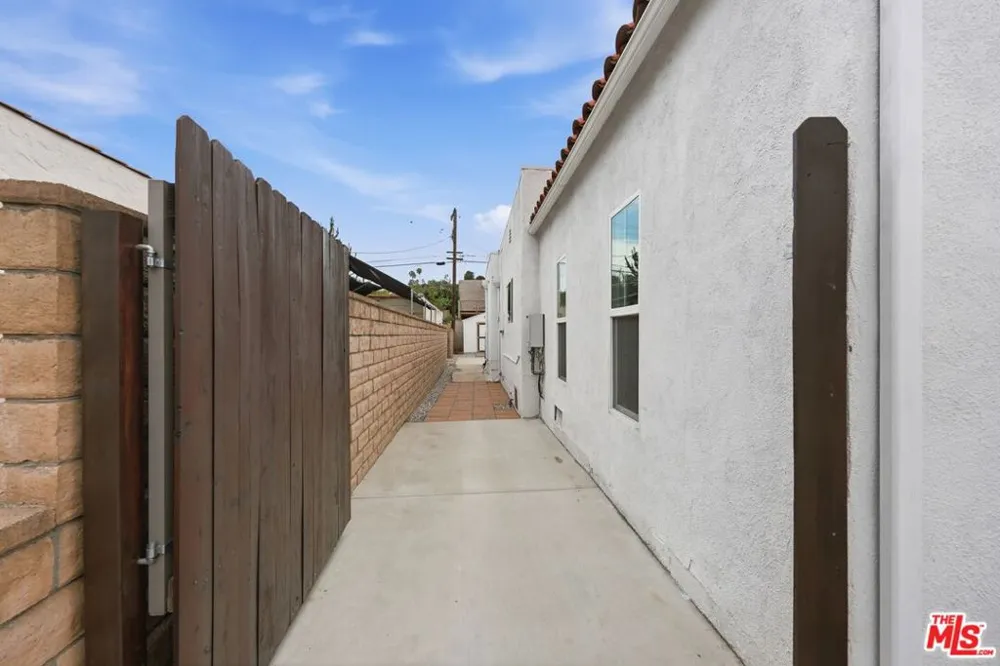 4157 W Avenue 40 Los Angeles, CA 90065