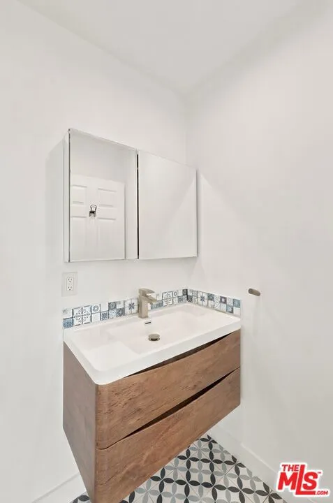 4157 W Avenue 40 Los Angeles, CA 90065