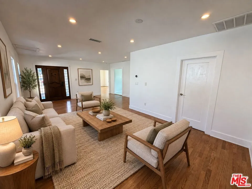 4157 W Avenue 40 Los Angeles, CA 90065