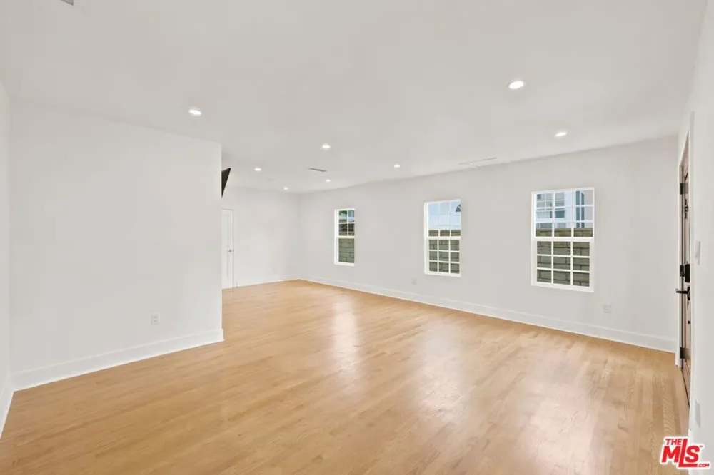4157 W Avenue 40 Los Angeles, CA 90065