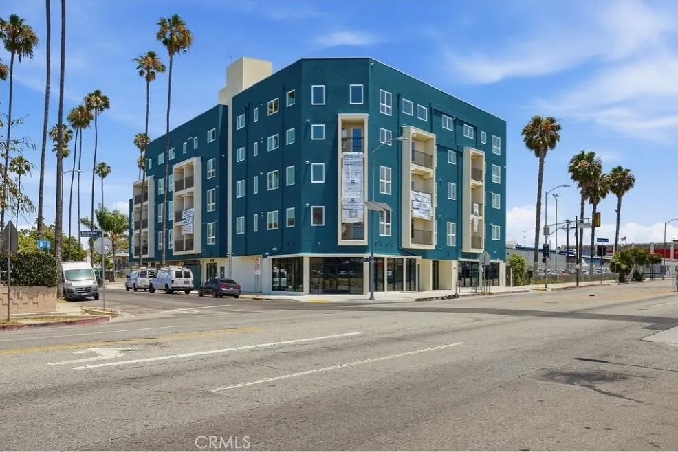 1818 S Norton Avenue #305 Los Angeles, CA 90018