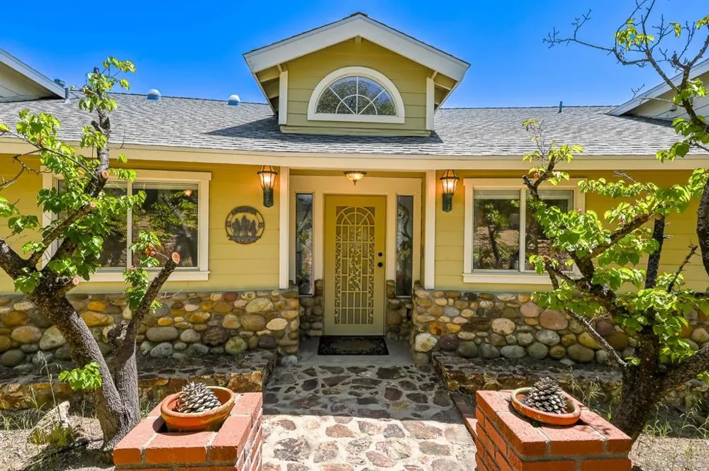1577 Oak Land Julian, CA 92036