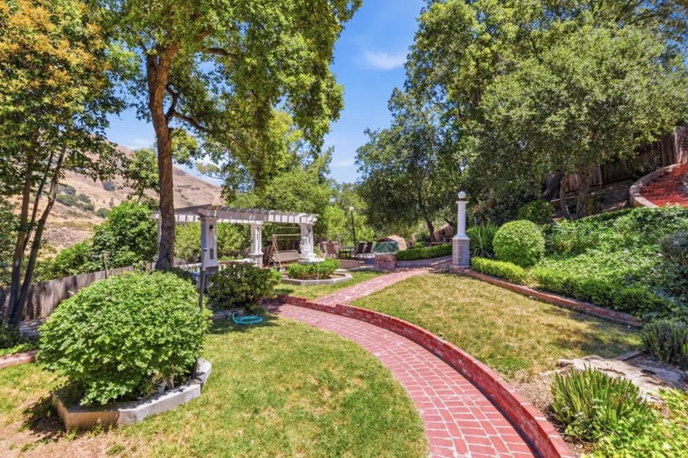 16219 Highland Drive San Jose, CA 95127