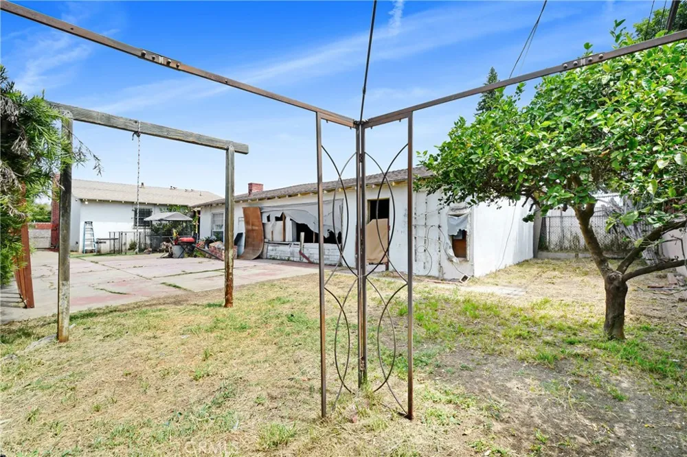 1122 W 124th Street Los Angeles, CA 90044