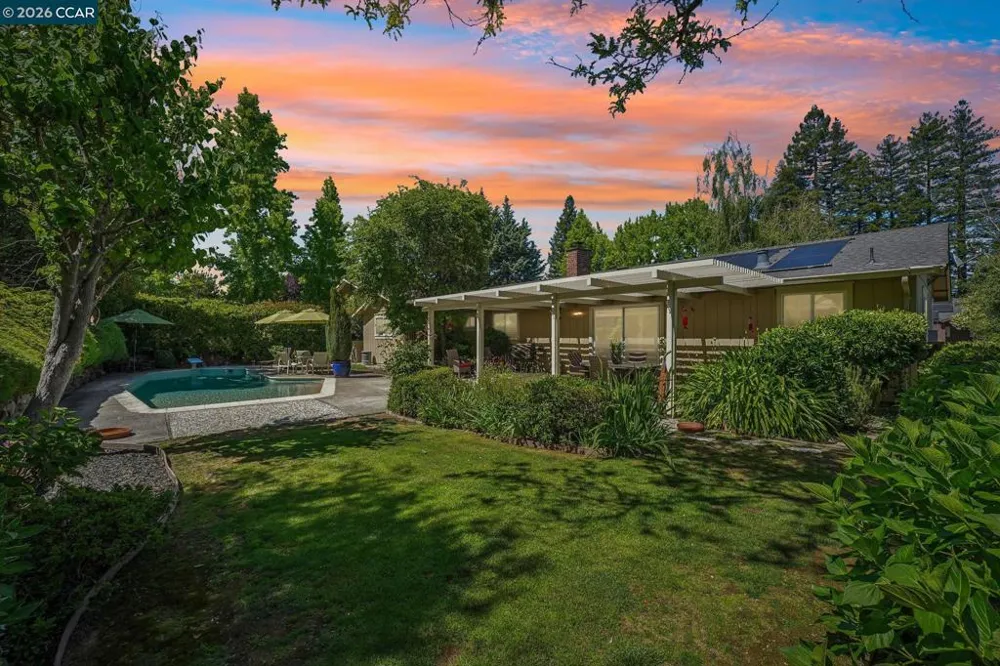 340 Donald Dr Moraga, CA 94556