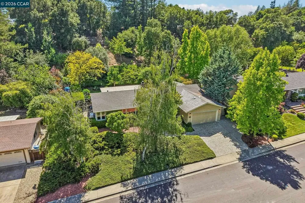 340 Donald Dr Moraga, CA 94556