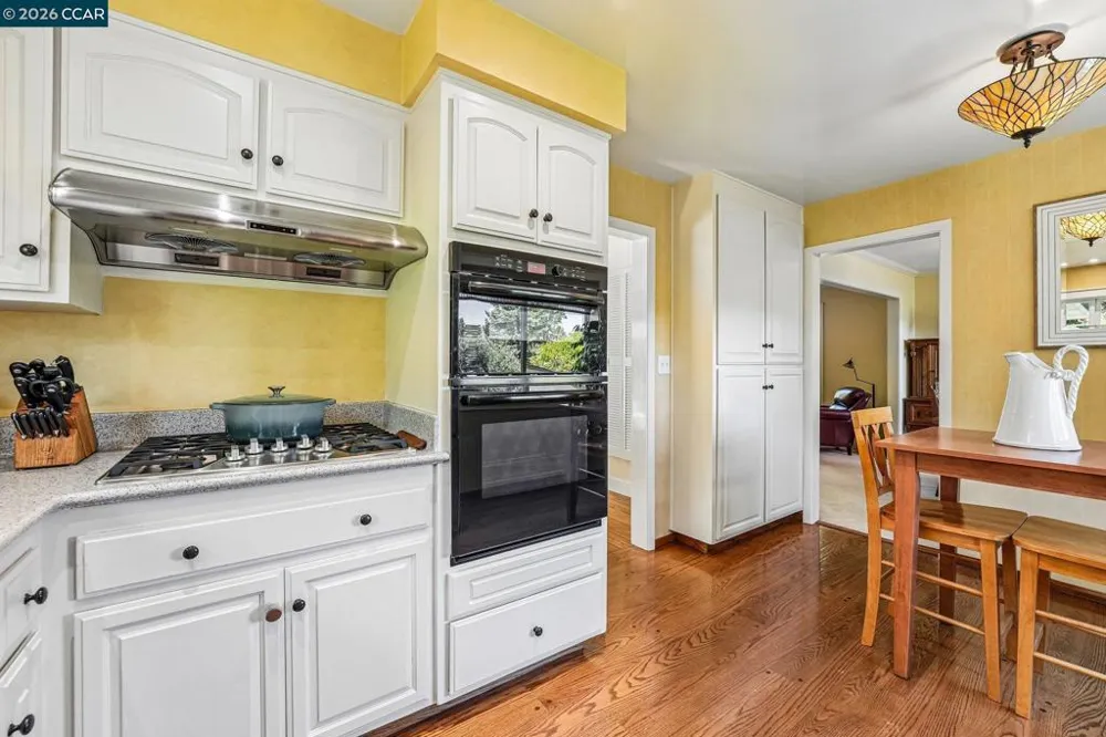 340 Donald Dr Moraga, CA 94556