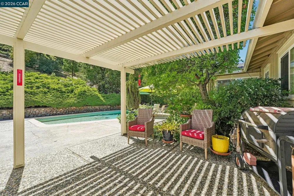 340 Donald Dr Moraga, CA 94556