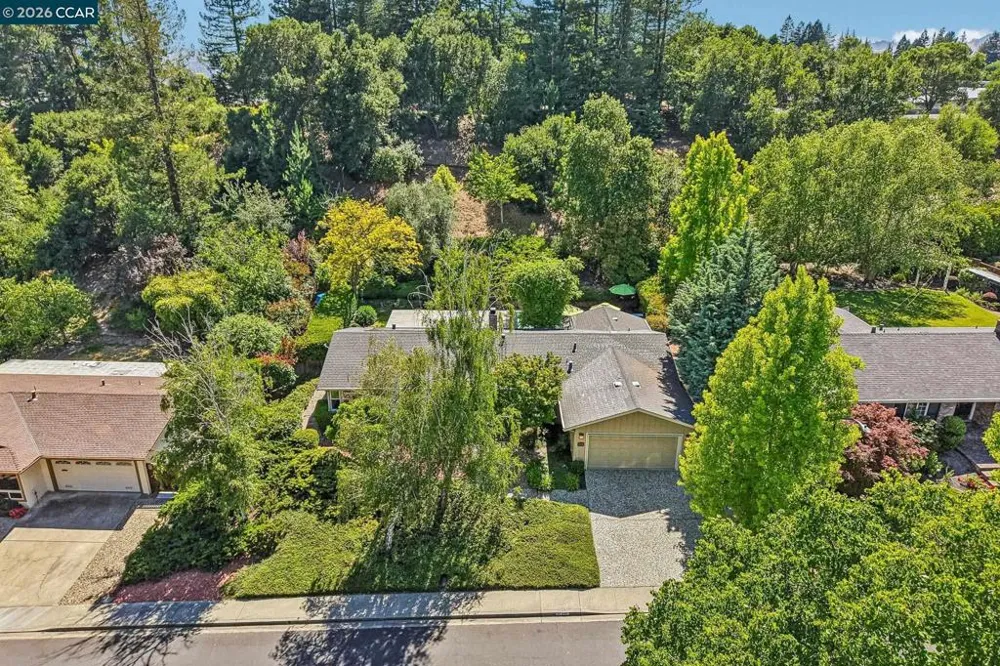 340 Donald Dr Moraga, CA 94556
