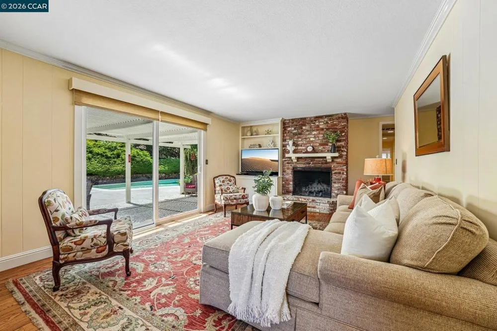 340 Donald Dr Moraga, CA 94556