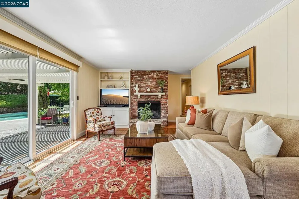 340 Donald Dr Moraga, CA 94556