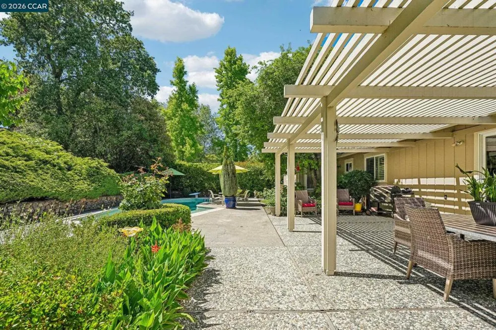 340 Donald Dr Moraga, CA 94556
