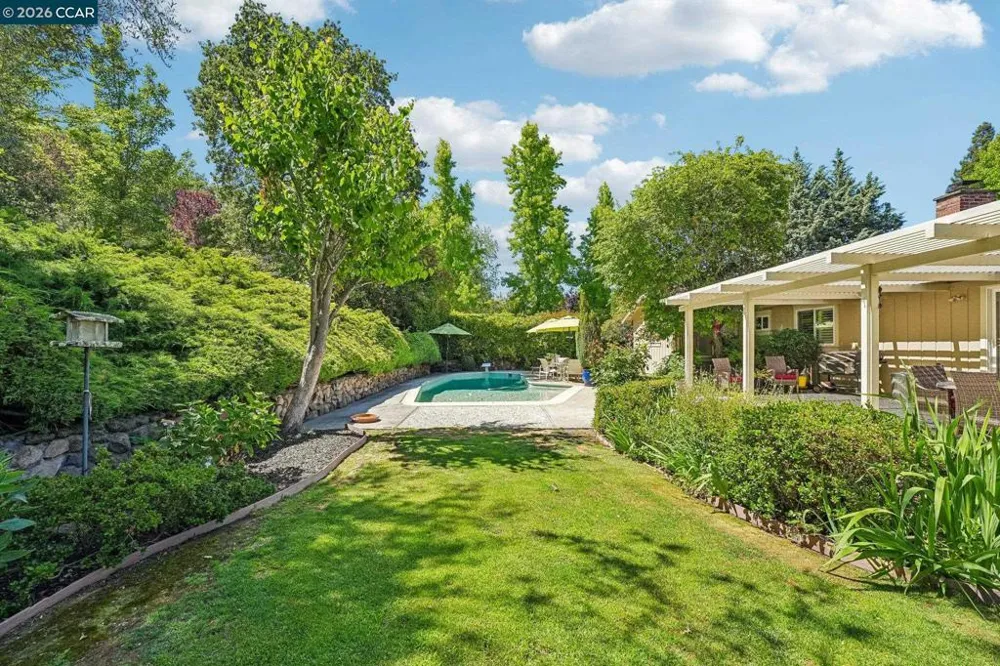 340 Donald Dr Moraga, CA 94556