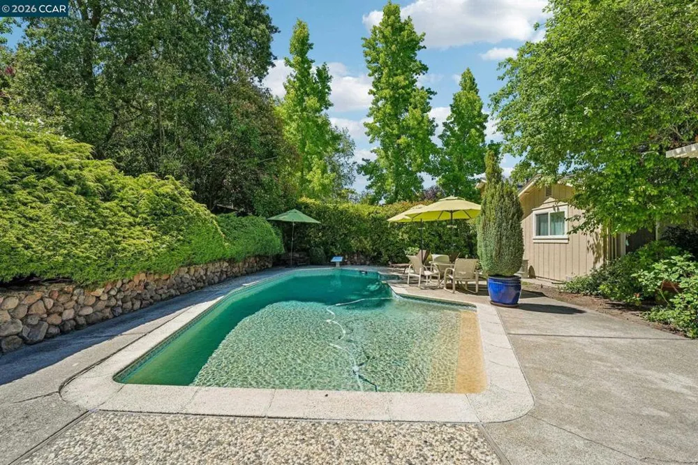 340 Donald Dr Moraga, CA 94556