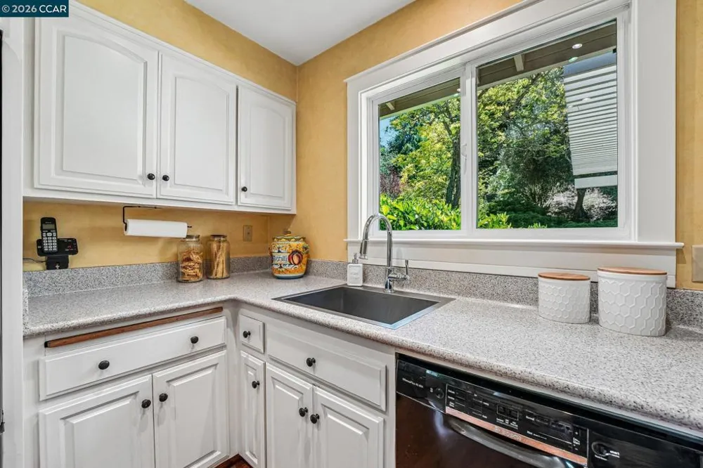 340 Donald Dr Moraga, CA 94556