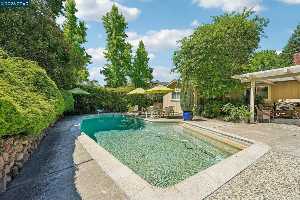 340 Donald Dr Moraga, CA 94556