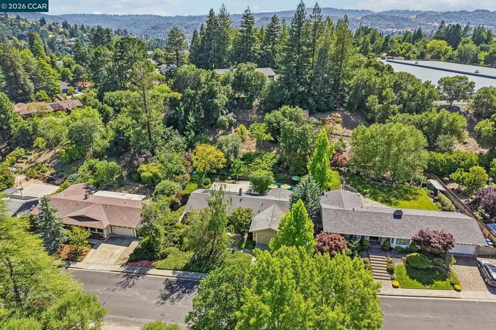 340 Donald Dr Moraga, CA 94556