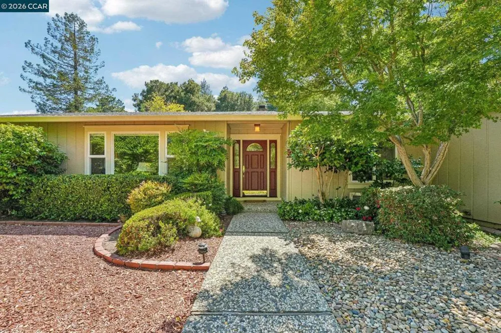 340 Donald Dr Moraga, CA 94556