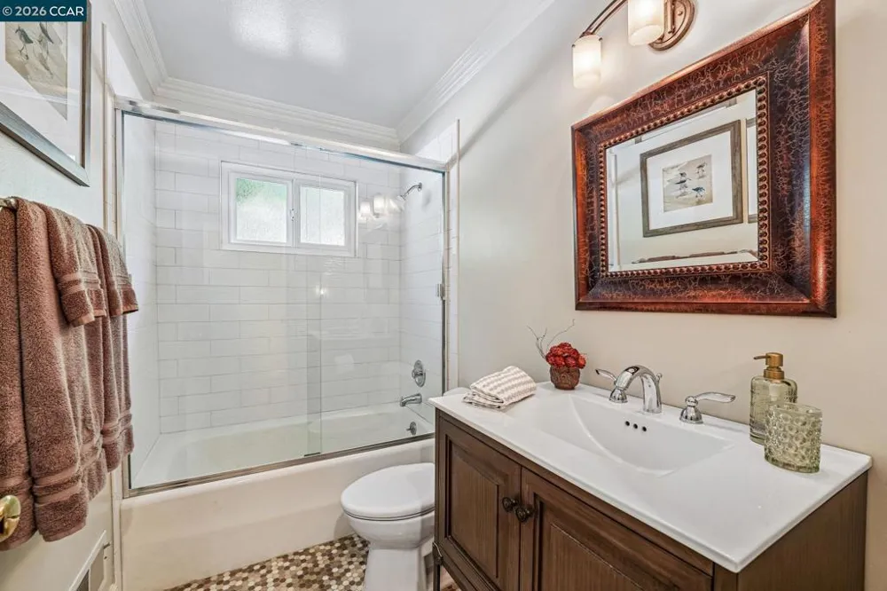 340 Donald Dr Moraga, CA 94556