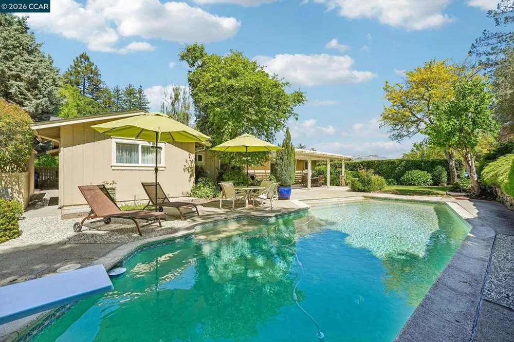 340 Donald Dr Moraga, CA 94556