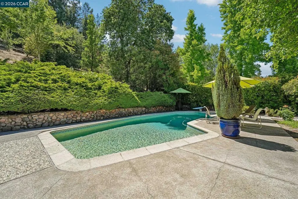 340 Donald Dr Moraga, CA 94556