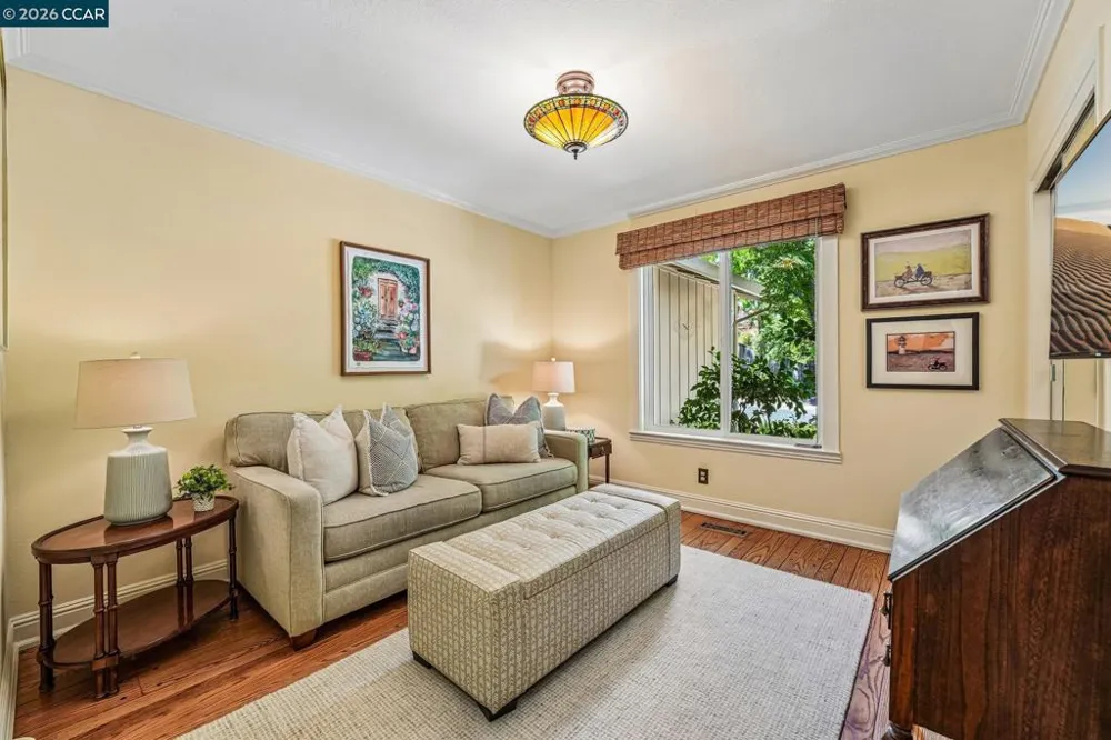 340 Donald Dr Moraga, CA 94556