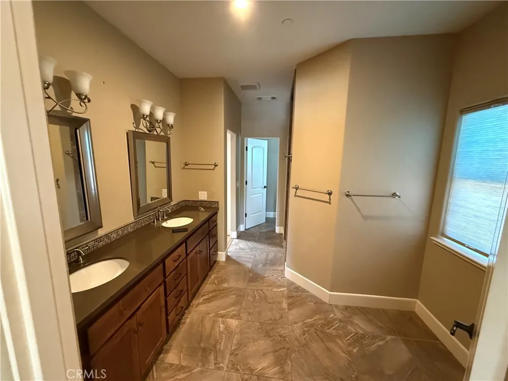 4870 5th Orland, CA 95963