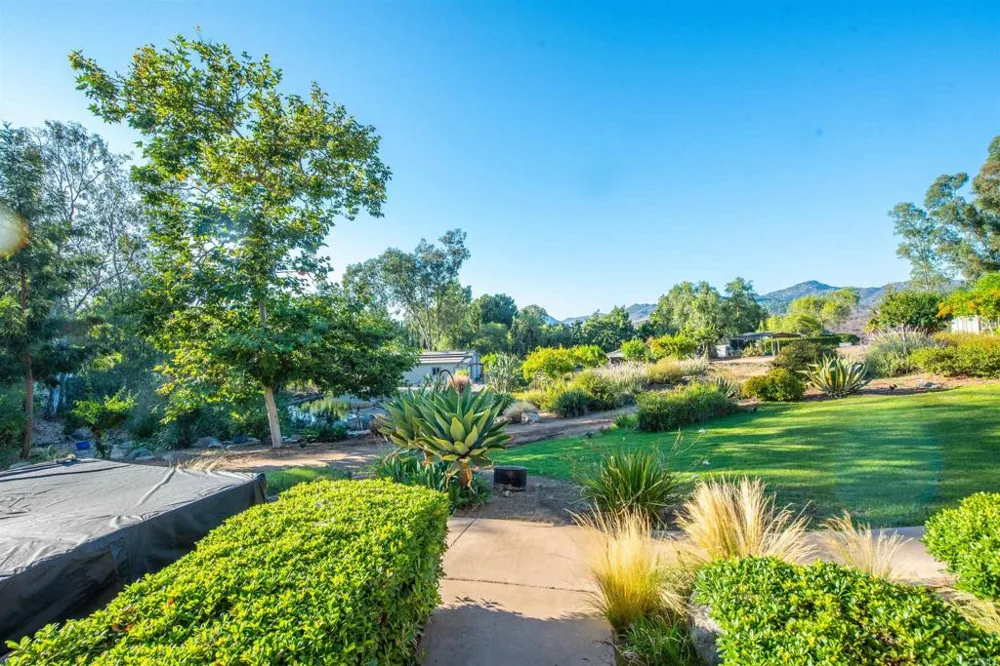 2730 Mountain View Drive Escondido, CA 92027