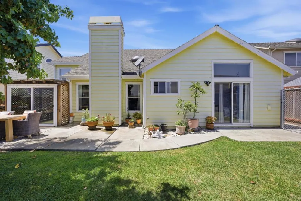 1774 Declaration Street Salinas, CA 93906