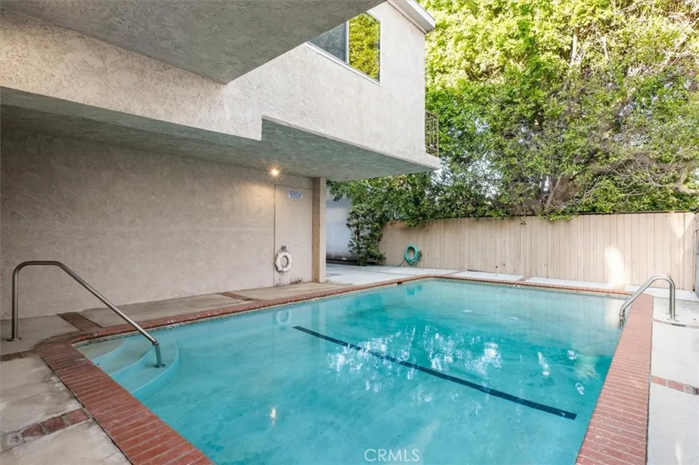 4230 Whitsett Avenue #4 Studio City, CA 91604