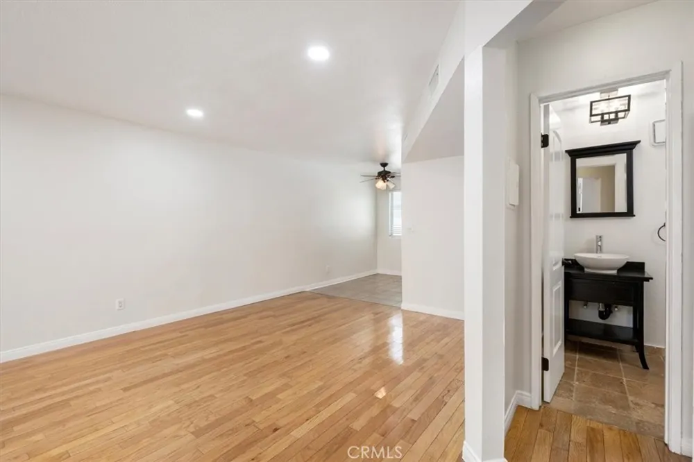 4230 Whitsett Avenue #4 Studio City, CA 91604