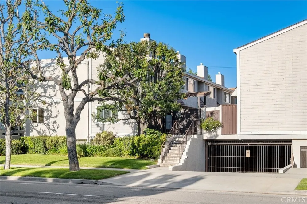 4230 Whitsett Avenue #4 Studio City, CA 91604