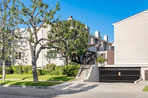 4230 Whitsett Avenue #4