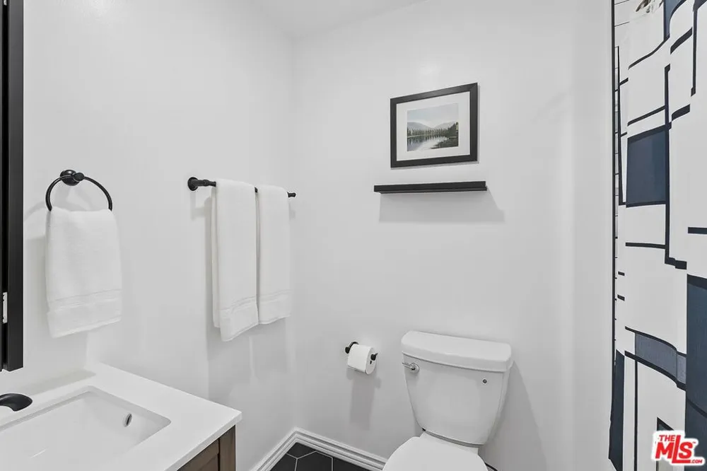 11710 Hartsook Street Valley Village, CA 91607