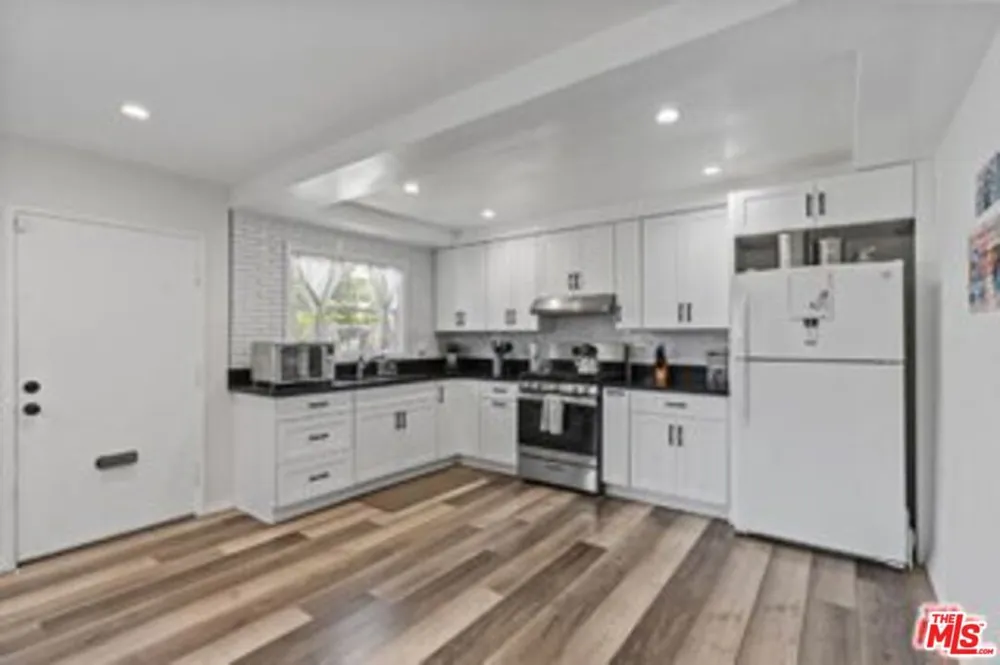 11710 Hartsook Street Valley Village, CA 91607