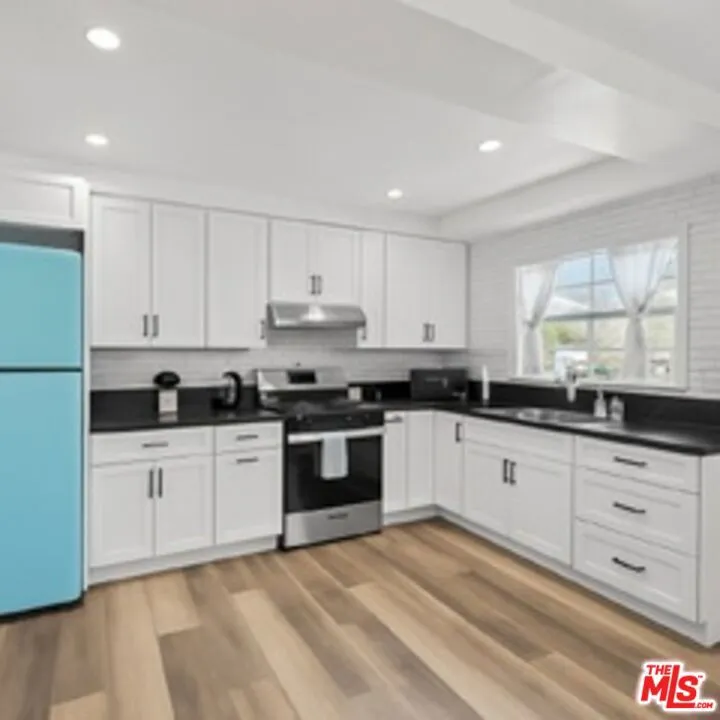 11710 Hartsook Street Valley Village, CA 91607
