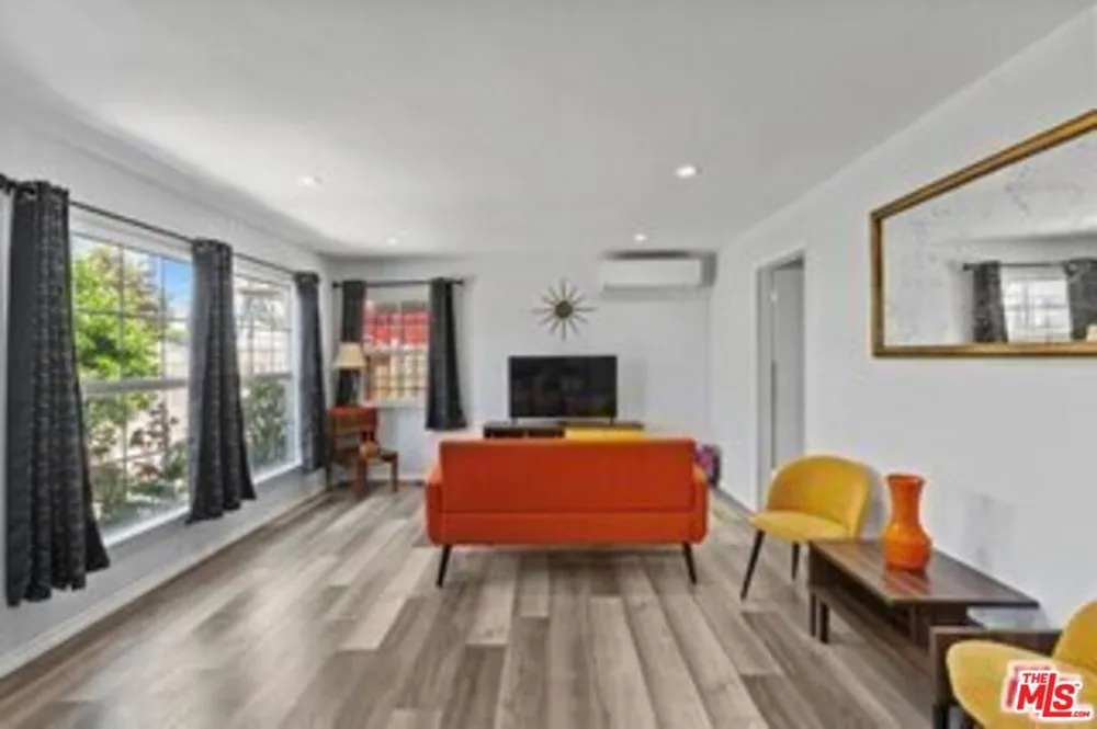 11710 Hartsook Street Valley Village, CA 91607