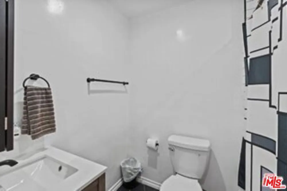 11710 Hartsook Street Valley Village, CA 91607