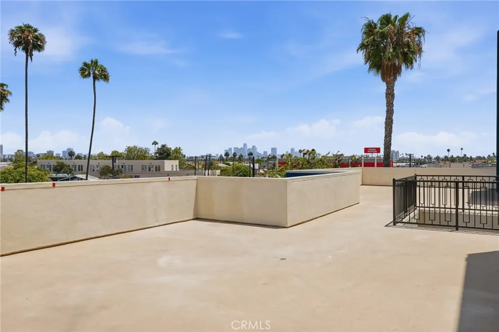 1818 S Norton Avenue #303 Los Angeles, CA 90018