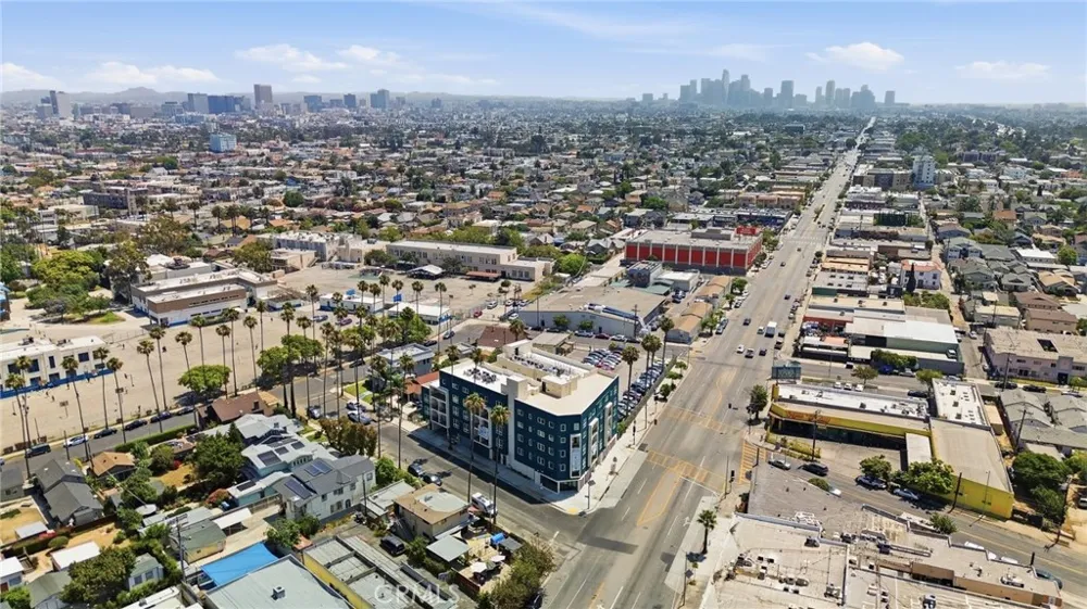 1818 S Norton Avenue #303 Los Angeles, CA 90018