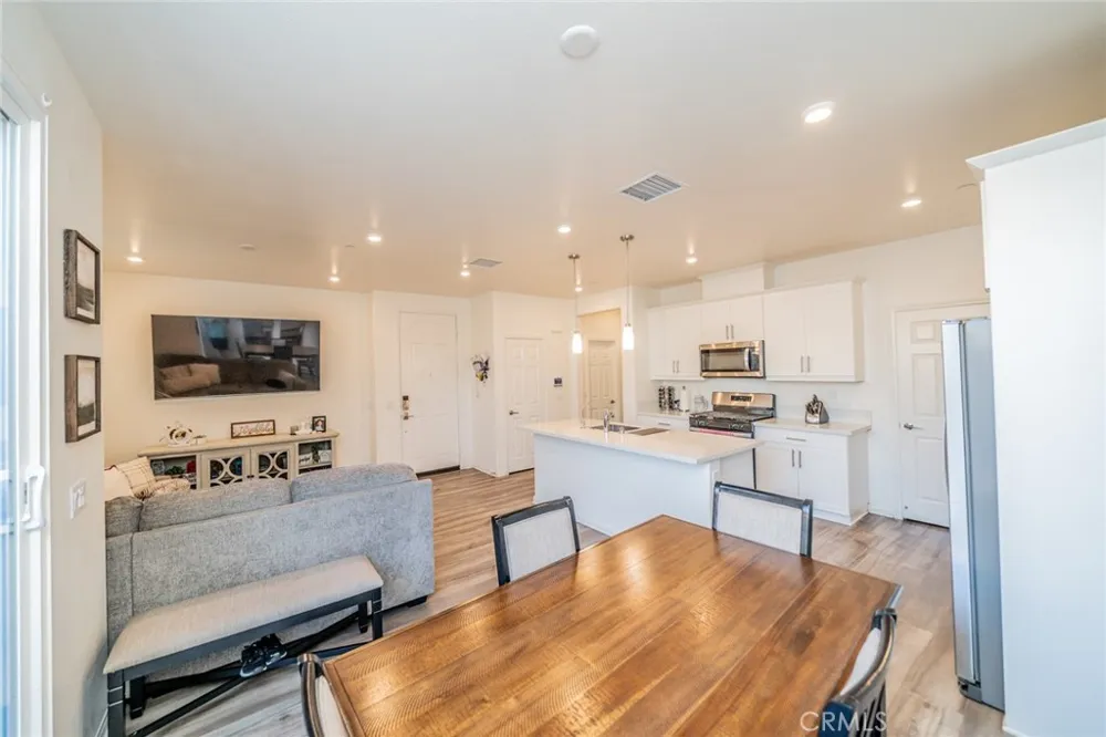 214 Bonita Lane Rialto, CA 92376