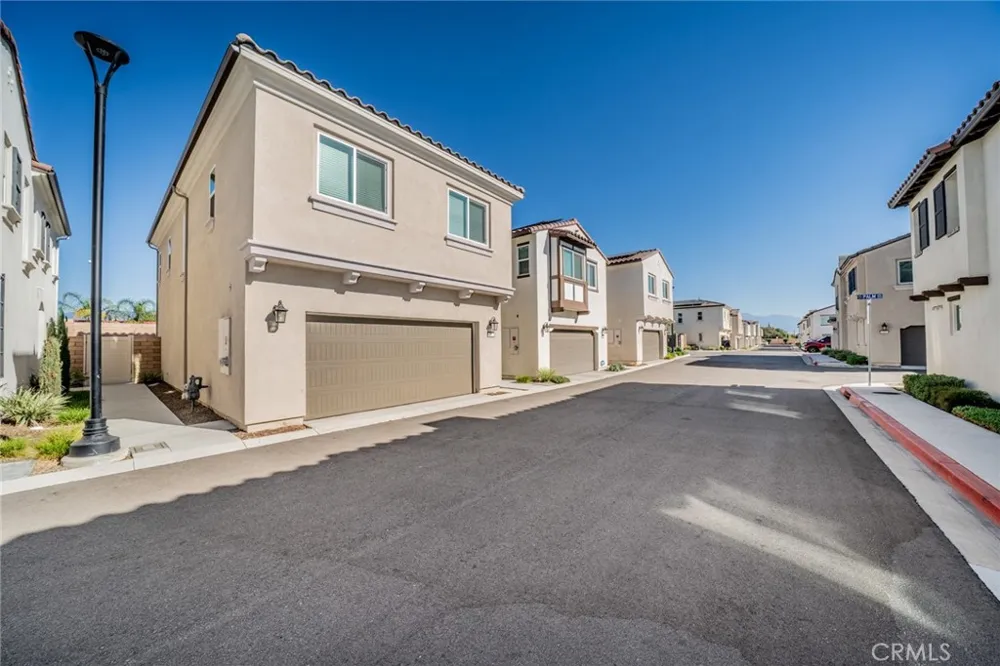 214 Bonita Lane Rialto, CA 92376