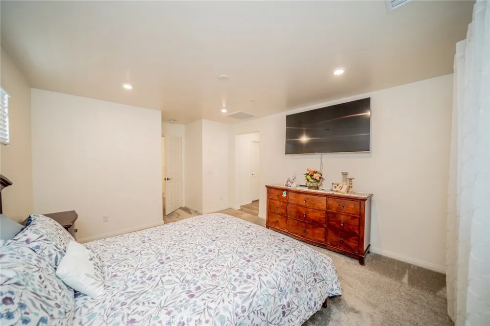 214 Bonita Lane Rialto, CA 92376